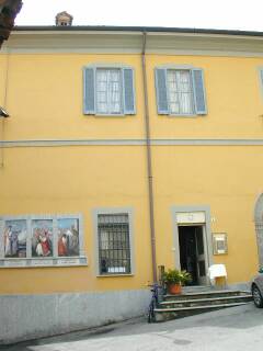 Entrata della sede-museo dell'Associazione S. Agostino in p.za don Giovanni Motta