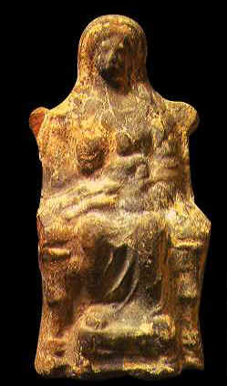 Statuetta in terracotta di Dea-madre seduta