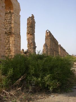 Imponenti resti dell'acquedotto romano