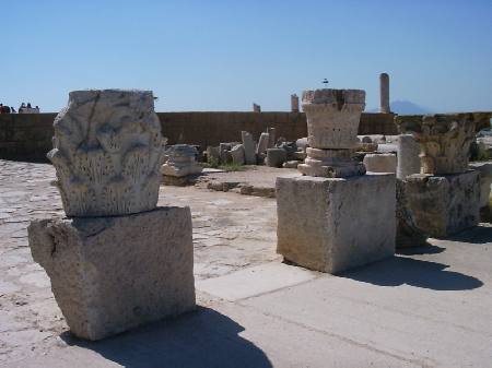 Il grande piazzale dell'acropoli dell'antica Cartagine sul colle di Birsa