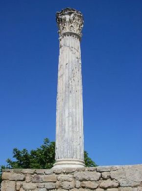 Una colonna sulla collina di Birsa
