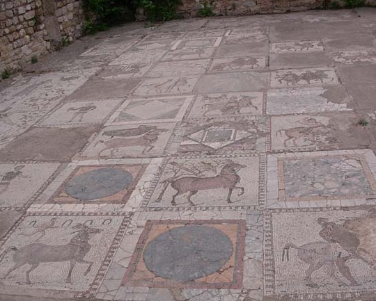 Il pavimento a mosaico della villa romana detta della voliera