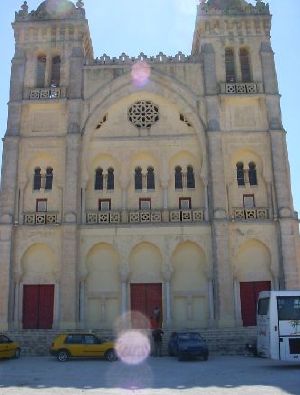 La facciata della chiesa di san Luigi sulla collina di Birsa