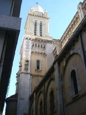 Una delle due torri della cattedrale