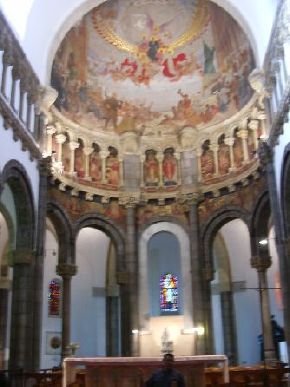 Interno della Basilica: l'abside con gli affreschi del coro (1930)