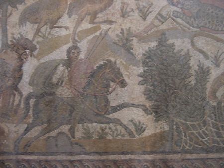 Il cavaliere a caccia di leoni: particolare della scena del mosaico della Caccia 