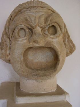 Rappresentazione scultorea di una maschera teatrale