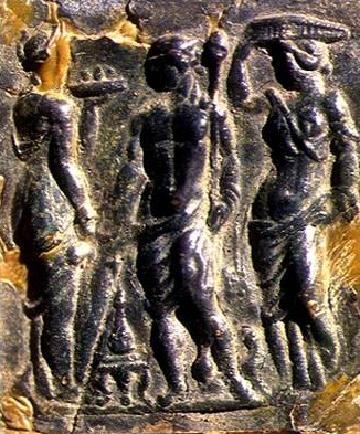 Placca bronzea con il dio Dioniso accompagnato da due menadi che portano offerte (Sala IX Museo del Bardo)