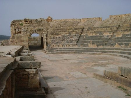 L'ampia cavea del Teatro di Bulla Regia dove Agostino parl al popolo
