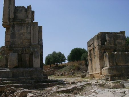 L'arco di Septimio Severo: un monumentale ingresso alla città 