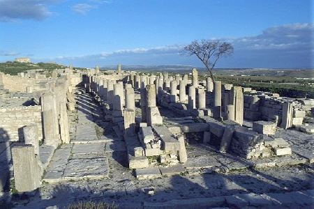 Le maestose navate a colonnati della basilica