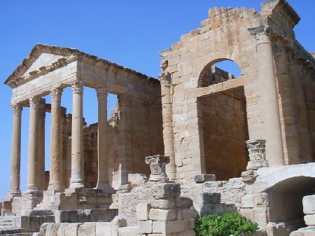 I templi di Giunone e Giove: quest'ultimo senza gradini di accesso