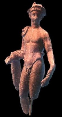 Statuetta in bronzo che raffigura Mercurio. Praticamente nudo, con un semplice mantello sulle spalle, col cappello alato in testa, questo dio del commercio e dei viaggiatori tiene una borsa in mano. Datazione incerta.