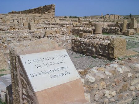Gruppi di edifici adibiti in et romana e bizantina a commerci e botteghe