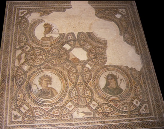 Frammento di un mosaico pavimento: al centro di una trama fatta di lacci e nodi di Eracle