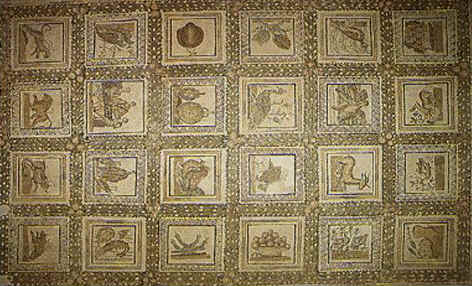 Frammento di un mosaico pavimento: al centro di una trama fatta di lacci e nodi di Eracle