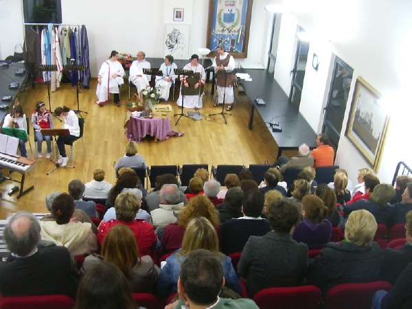 Una prova in attesa della rappresentazione scenica in Sala Consiliare