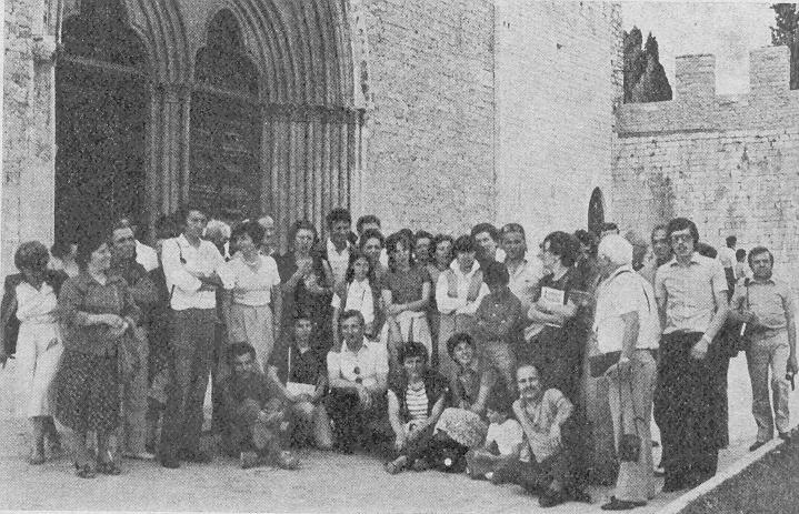 I partecipanti alla gita culturale in posa ad Assisi