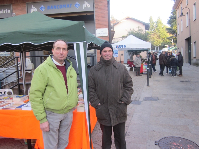 Davanti al gazebo della Associazione S. Agostino