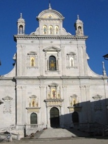 Il fronte della chiesa di Varallo opera dell'architetto Giovanni Ceruti