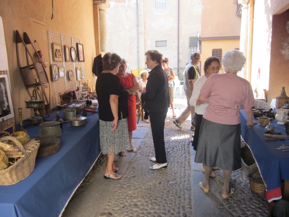 Mostra del vecchio mondo contadino nel cortile della vecchia canonica