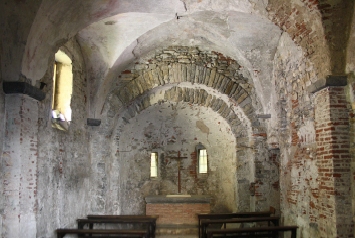 Interno della chiesetta di sant'Agostino alla Cella a Genova