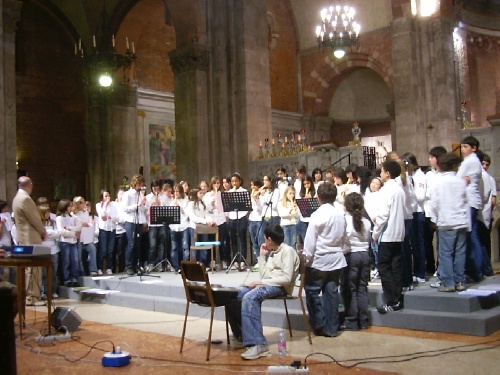 Ragazzi del Coro Adeodato in san Pietro in Ciel d'Oro suonano le quattro stagioni