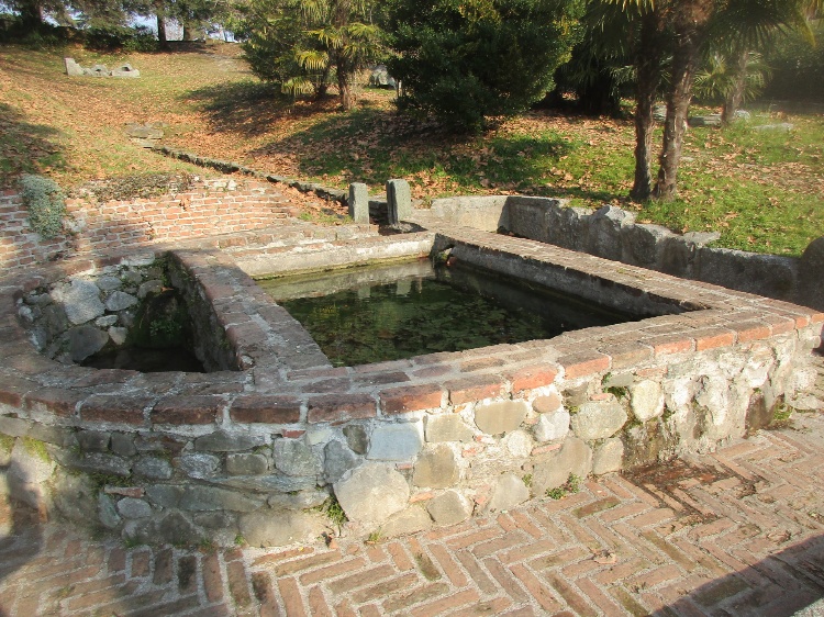 La fontana di S. Agostino nell'omonimo parco a Cassago