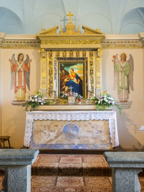L'altare maggiore del Santuario di Caslino
