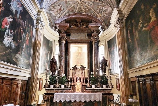 L'altare maggiore del Santuario di Santa Maria Assunta a Rancate