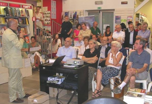Ornaghi presenta la Guida del Cammino di S. Agostino alla Libreria Cattaneo a Lecco