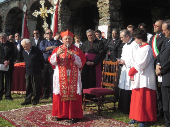 Il cardinale Dionigi Tettamanzi inaugura la Cittadella Agostiniana a Cassago con la posa della prima pietra