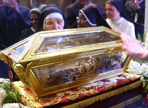 L'urna di S. Agostino nella Basilica di san Pietro in Ciel d'Oro