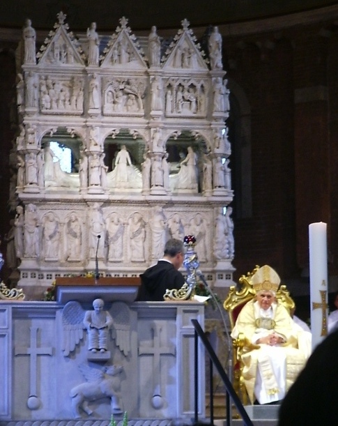 Papa Benedetto XVI visita san Pietro in Ciel d'Oro e l'Arca di Agostino