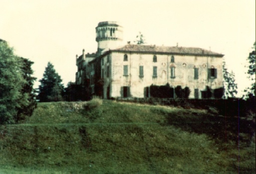Il Palazzo dei Pirovano (ala a destra) con gli ampliamenti settecenteschi