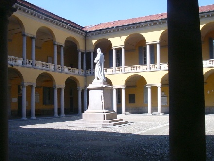 Atrio interno dell'Universit di Pavia