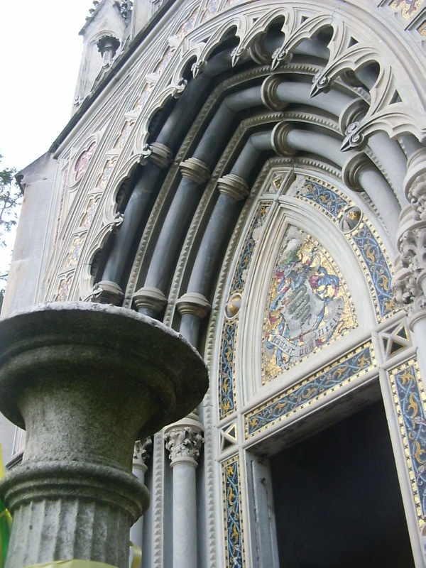 Il portale d'entrata dell'attuale Sepolcreto Visconti