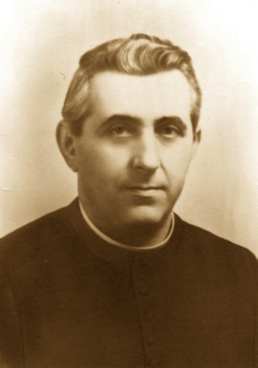 Il parroco don Giuseppe Panzeri