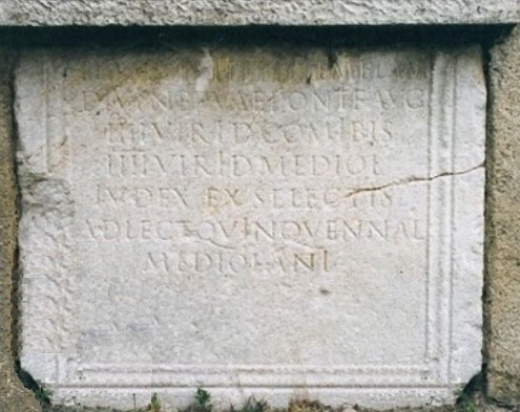 Lapide con epigrafe romana di Capiate