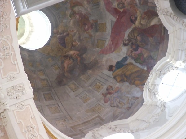 Gli affreschi di Reiner sul soffitto barocco della chiesa dei santi Tommaso ed Agostino a Praga che raccontano la leggenda di san Tommaso