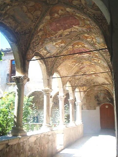 Il chiostro agostiniano di Teggiano