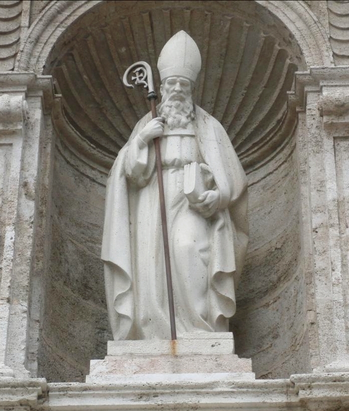 La statua di Agostino di Justo Jos nel portale d'entrata della chiesa di sant'Agostino a Valencia