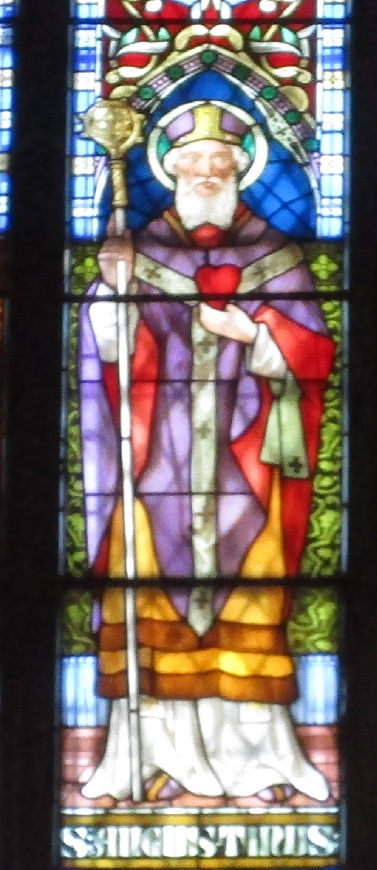 Agostino vescovo e cardioforo nella vetarta all'entrata della chiesa di sant'Agostino a Dublino