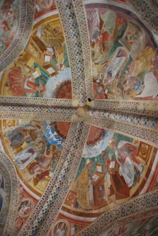 Gli affreschi della volta con scene mariane e i Dottori della Chiesa negli spicchi