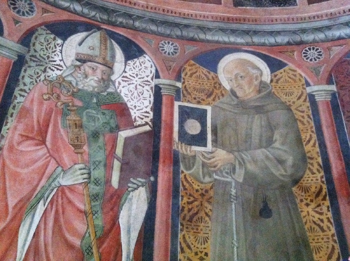 Particolare dell'affresco restaurato con i santi Agostino e Bernardino da Siena