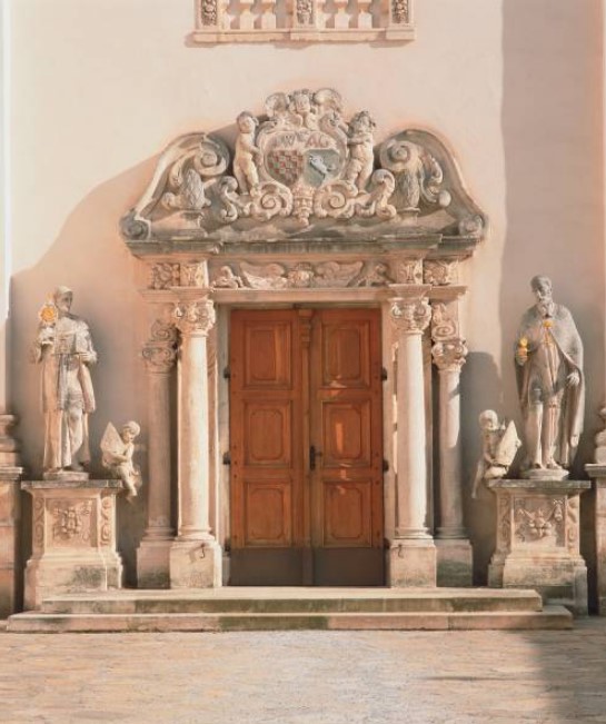 Il portale della chiesa abbaziale