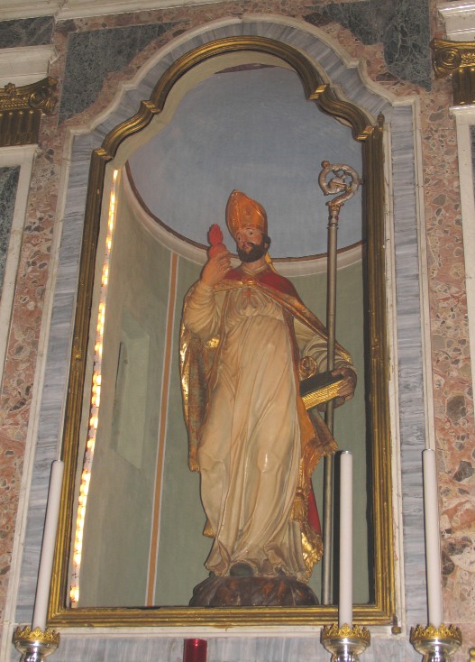 Agostino cardioforo, statua nella chiesa parrocchiale di Cassago