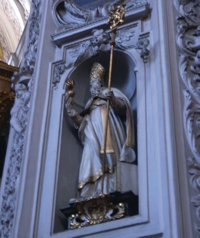 Agostino cardioforo, statua nella chiesa dei Domenicani a Vienna