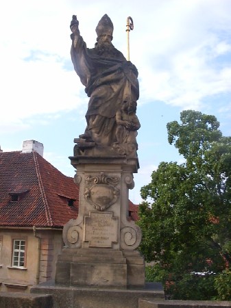 Sant'Agostino cardioforo a Praga sul ponte di san Carlo