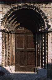 Portale della chiesa di sant'Agostino a Fabriano